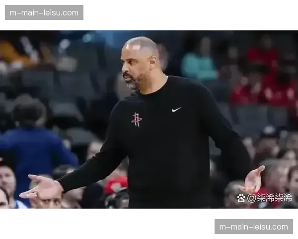 火箭防守端被轻易撕开防线 乌度卡批评球员缺乏防守交流 火箭防守端被轻易撕开防线 乌度卡批评球员缺乏防守交流